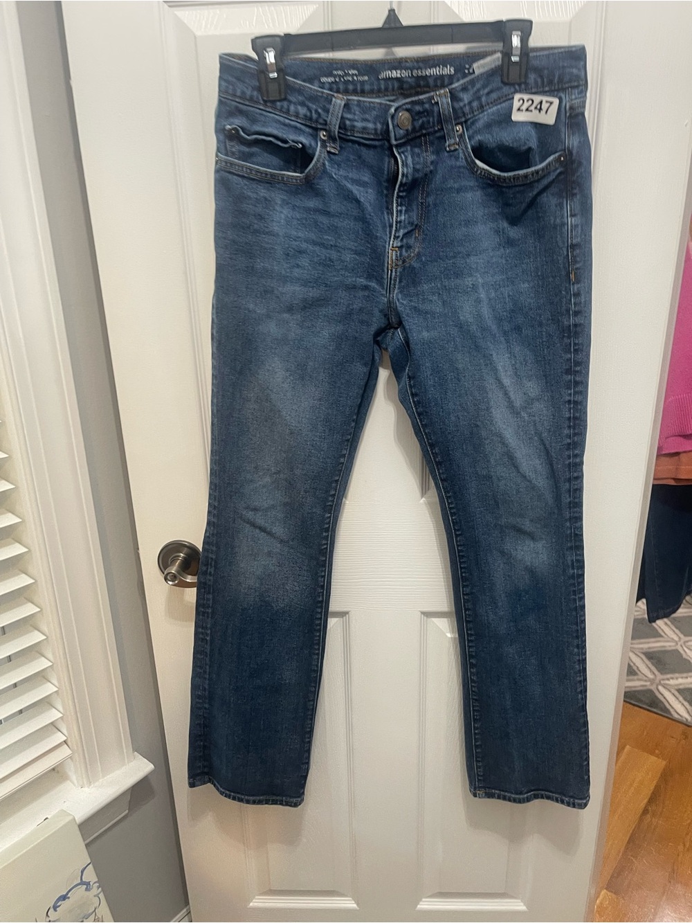 Amazon Essentials Men's Straight Jeans in Dark Blue Denim